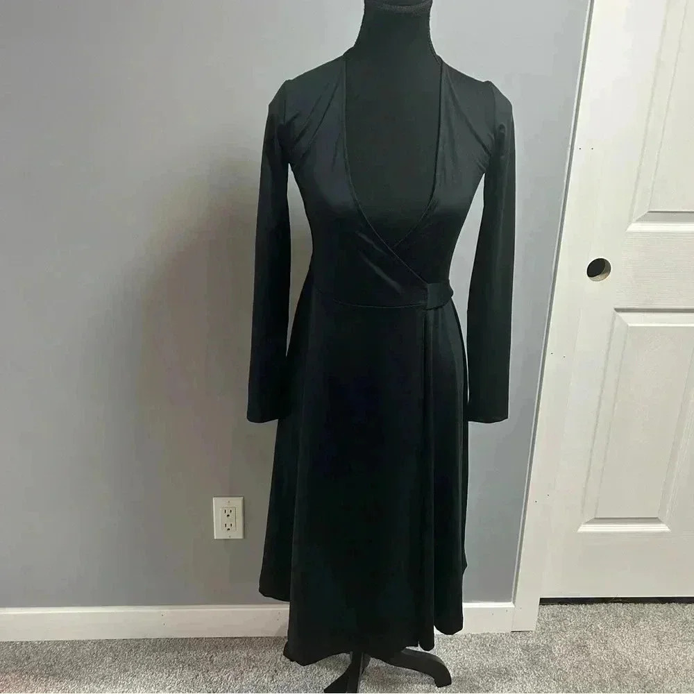Aritzia - Babaton Wrap Dress